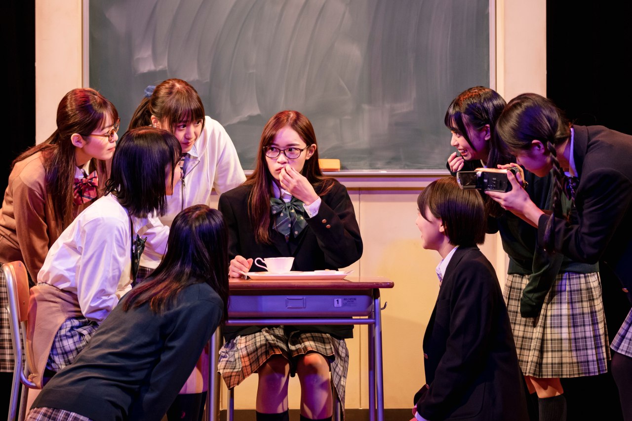 舞台「放課後に星はみえるか」開幕。今出舞＆土路生優里がW主演。 舞台写真到着。