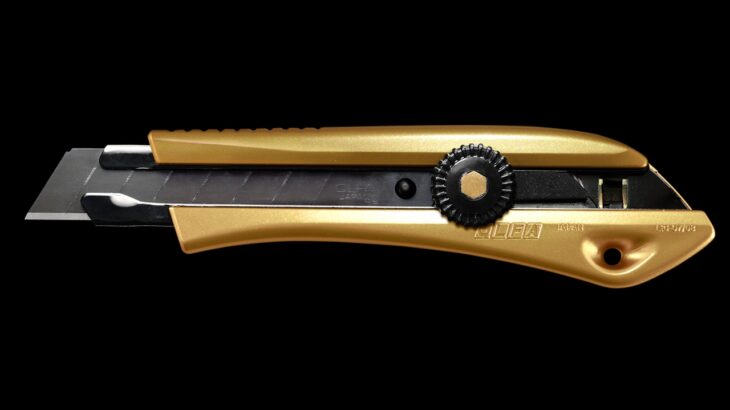 メタリックゴールドの「カッターナイフ」が登場。『機動戦士Zガンダム』百式をイメージ。