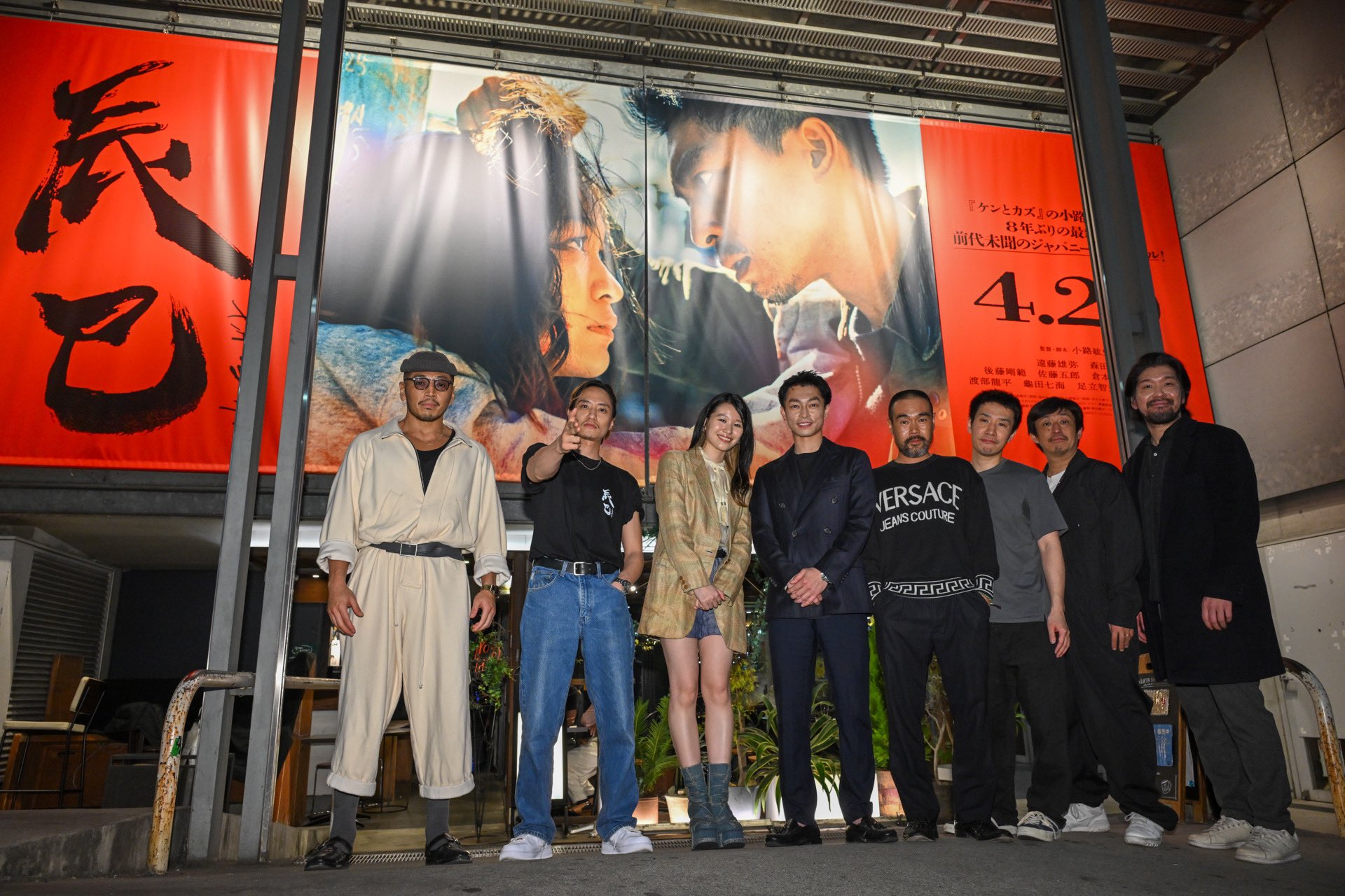 初日舞台挨拶でスタンディングオベーション。映画『辰巳』。著名人が劇場に足を運び絶賛！