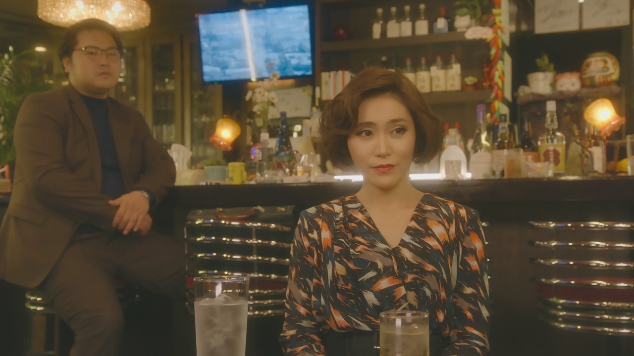 「スナック女子にハイボールを」第8週放送回に“むらきゃみ”登場。第9週放送回ではさつきの天敵・宮西部長（演・マギー）がスナックに来店