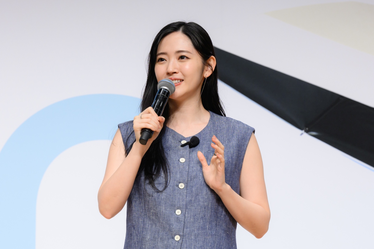 鈴木愛理が「UVO」のイメージキャラクターに就任！空と海に囲まれた撮影を振り返る。実は「朝型人間」だと判明したので、今年は「健康第一」！