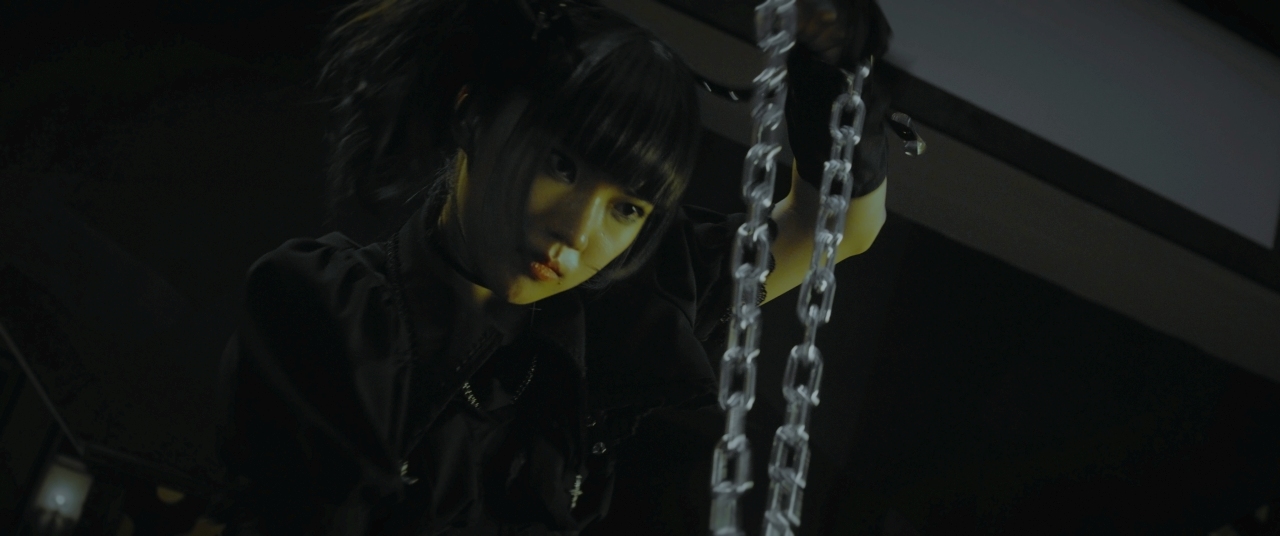 映画『悪鬼のウイルス』女子高生＆ゴスロリ女子が鬼と壮絶バトル！新規場面カット６点解禁。デジタルパンフレット発売決定