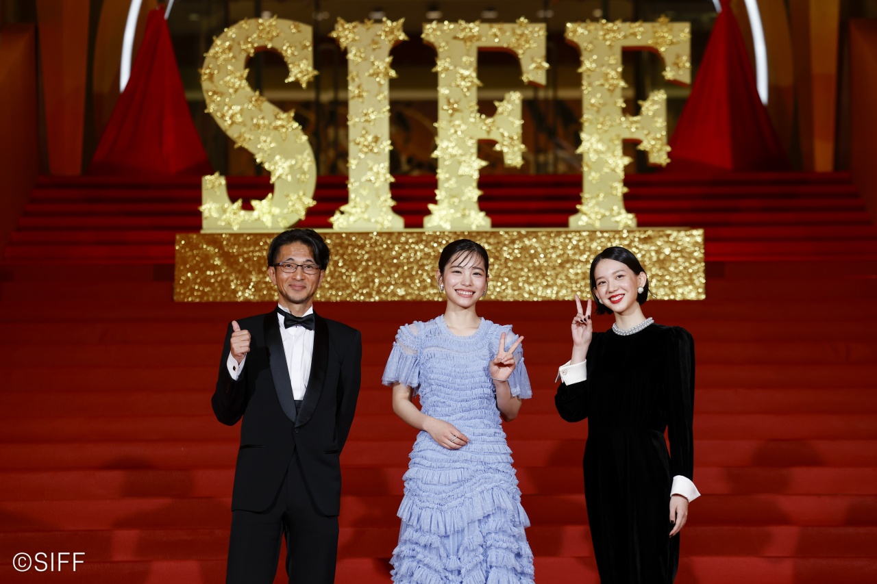 映画『終点のあの子』W主演 當真あみ、中島セナ。吉田浩太監督。レッドカーペットに登場