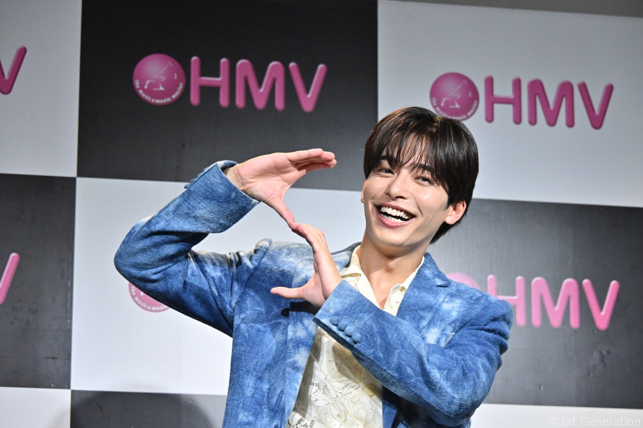 相馬理1st写真集「S＋」発売記念イベント開催、地元静岡を巡る思い語り、“S”ポーズを披露